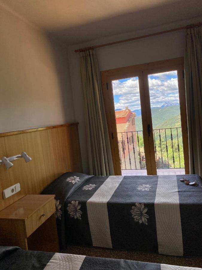 Hostal Alt Llobregat Castellar De N'Hug Exterior foto